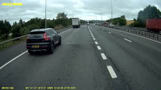 20230727 001 both deliberatly in the wrong lane   to important to queue