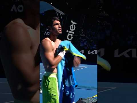 ​🔥​😅​ Alcaraz change de t-shirt sous l'ovation du public de Melbourne #tennis #australianopen