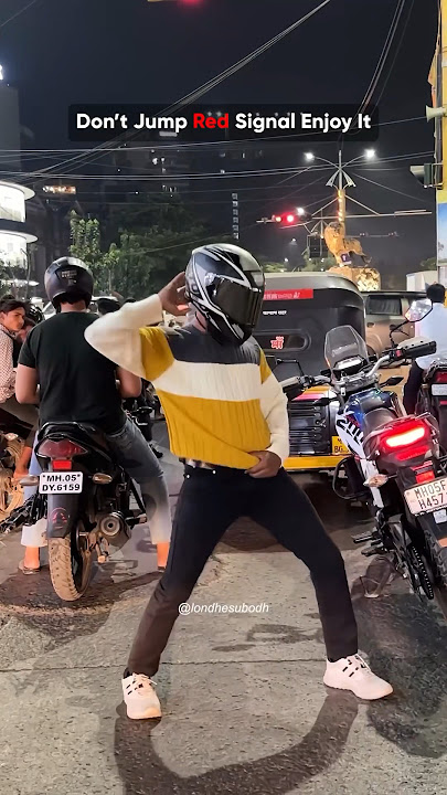 Velai Illa Pattadhaari #D25 #VIP - What A Karvaad | Subodh Londhe Helmet Guy | Viral Traffic Dance