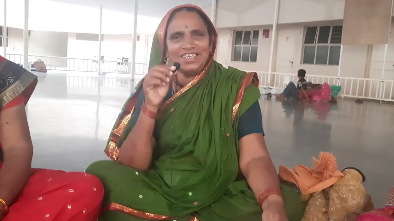 अस्सल ग्रामीण / जात्यावरच्या ओव्या  / रडत्याता मायलेकी न राज्य  गेल एका  एकी