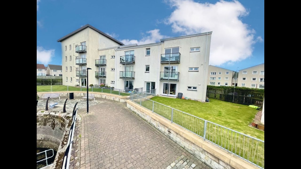Ardrossan. UltraModern Top Floor Apartment Overlooking Firth of Clyde