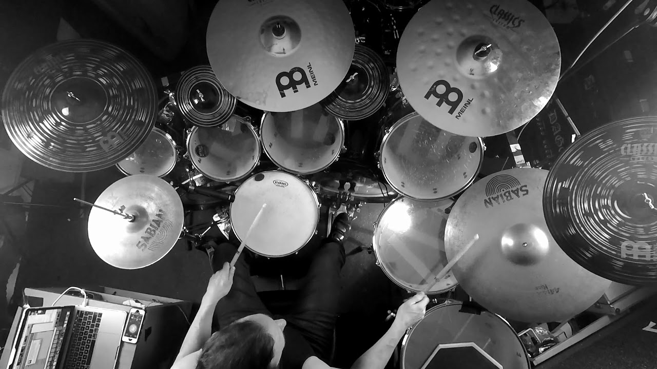 Blastbeat mini lesson: Change from triplet to 16th notes and from 16th to 16th notes triplets.