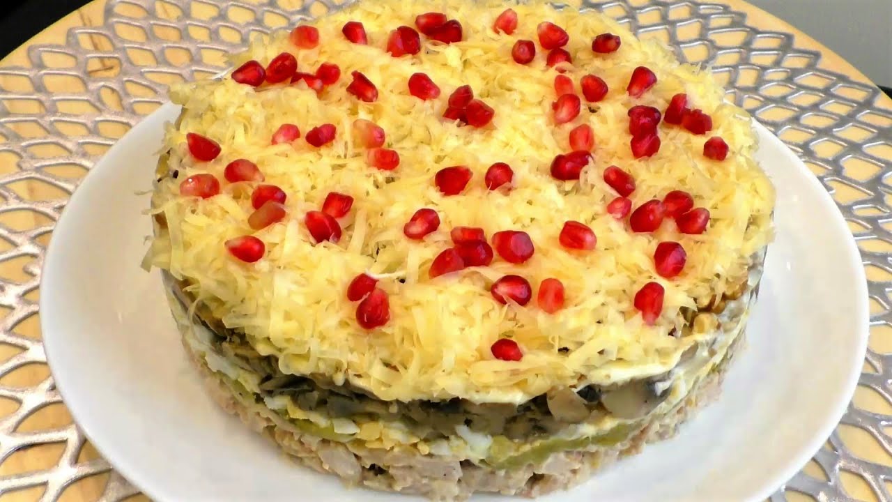 Салат восторг гостей. Салаты на день рождения простые и вкусные. Вкусный салат в гости. Легкий праздничный салат. Вкусный салат в гости.