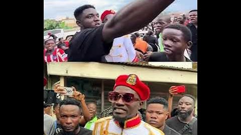 Lilwin pull crowd at Kweku flick father’s funeral
