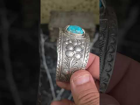 أسوره فضه متوجه بحجر الفيروز الطبيعي طرق يدوي بالكامل من فن الروباسية المصري فضه عيار 925 وزن 53