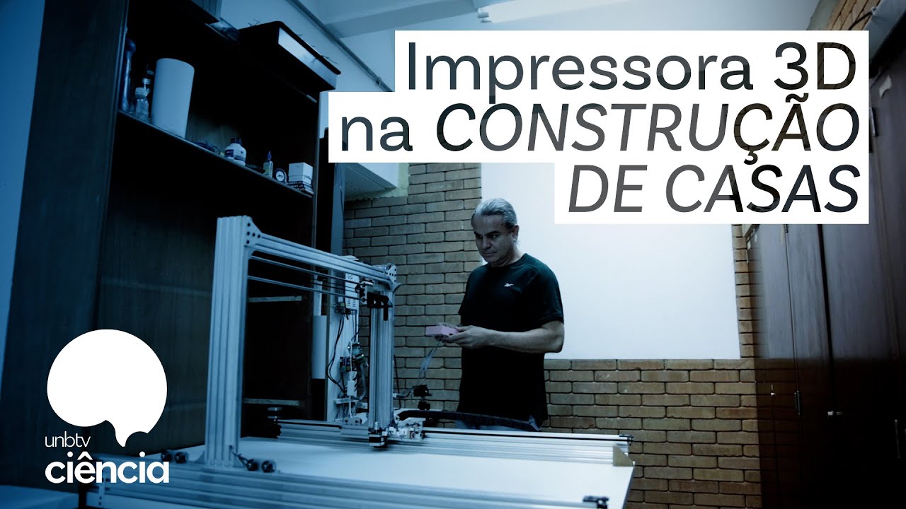 A maior impressora 3D do mundo é capaz de construir casas  IMPRESSORA  MONSTRA! Usando barro e lama como matéria prima, a maior impressora 3D do  mundo construiu sua primeira casa por