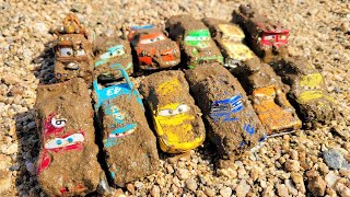 minicar is buried in two mud mountains. Rescue and wash