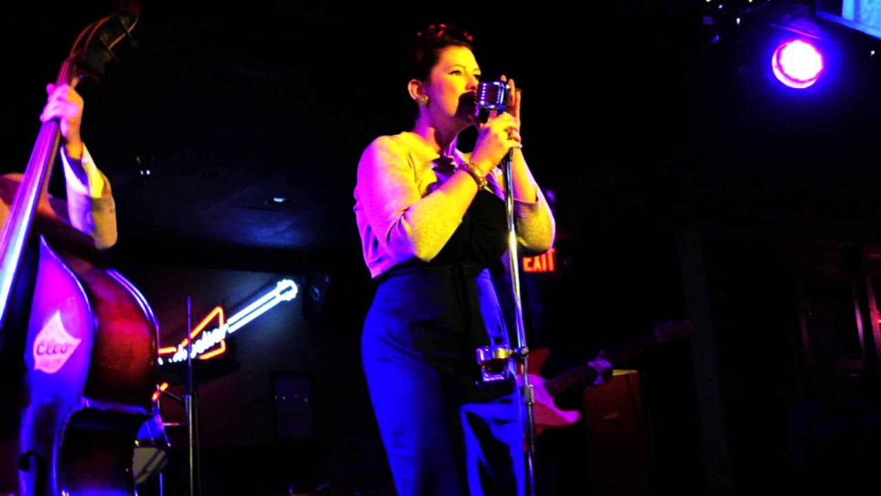 AMBER FOXX:   FLIPSVILLE