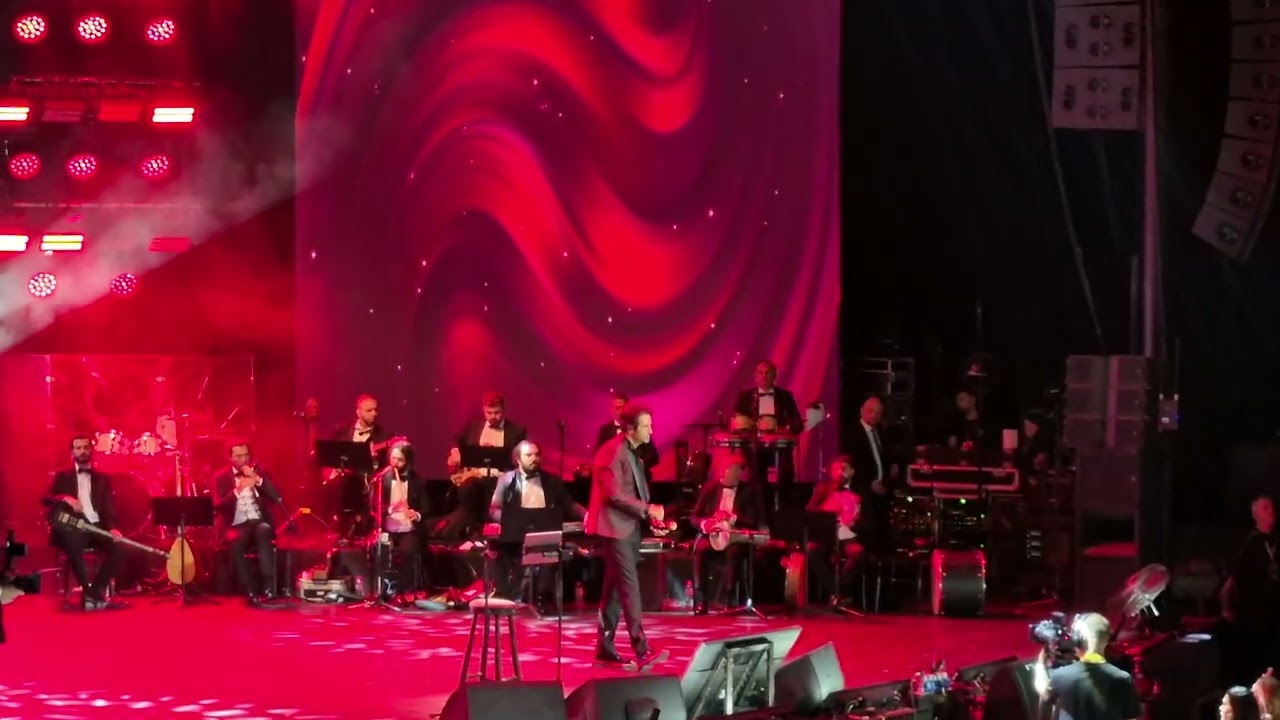 MAHSUN KIRMIZIGÜL __ELLERIN KADINISIN (HARBIYE KONSER 2025)