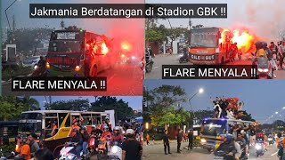 THE MOMENT OF THE JAKMANIA SUPPORTER BUS ARRIVAL AT GELORA BUNG KARNO STADIUM