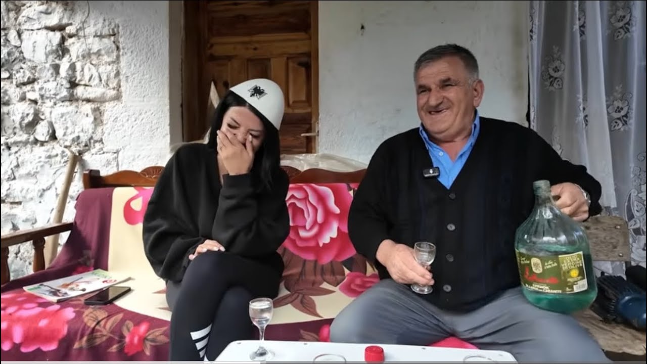 Kryeplaku i fshati bën Ledjonën tap me raki 24 gradë.