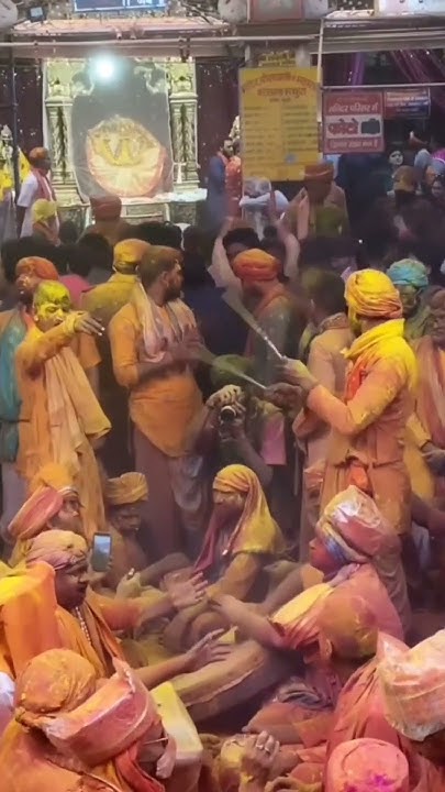 aaj biraj main holi h