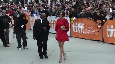 Julia Roberts Intimidated Strangling Meryl Streep on Set - Splash News | Splash News TV