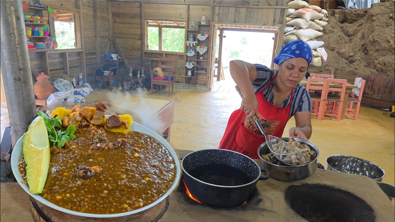 LLUVIA Y DERRUMBE EN LA COCINA 😱 | ASOPAO CALIENTE con CHICHARRONCITOS CRUJIENTES. La vida del campo