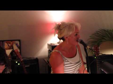 Shalome singing "Wild Horses" at "The Crow's Nest"