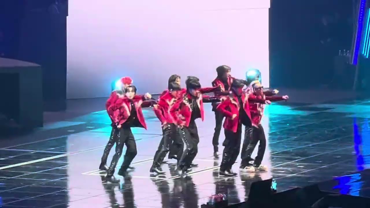 231215 TREASURE 트레저 - 직진 (JIKJIN) @ TREASURE CONCERT ‘REBOOT’