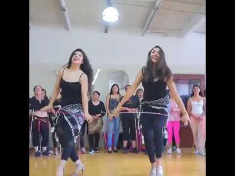 وتقول صابوني بالعين صابوني دبكة بنات