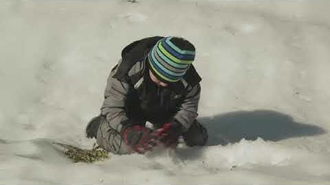 Everybody Up 2 bản 2nd: unit 4 Clothes