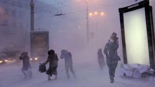 الشوارع اختفت تحت الثلوج ! ❄ عاصفة ثلجية شديدة مصحوبة برياح تضرب غرب روسيا وأوكرانيا!