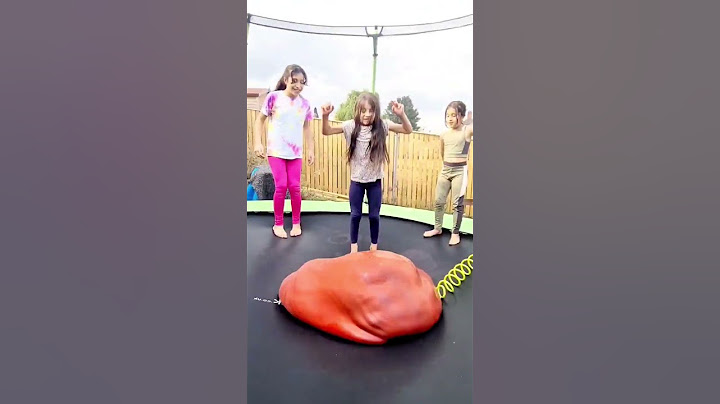انفجار بالون الماء العملاق 😲🎈🤯