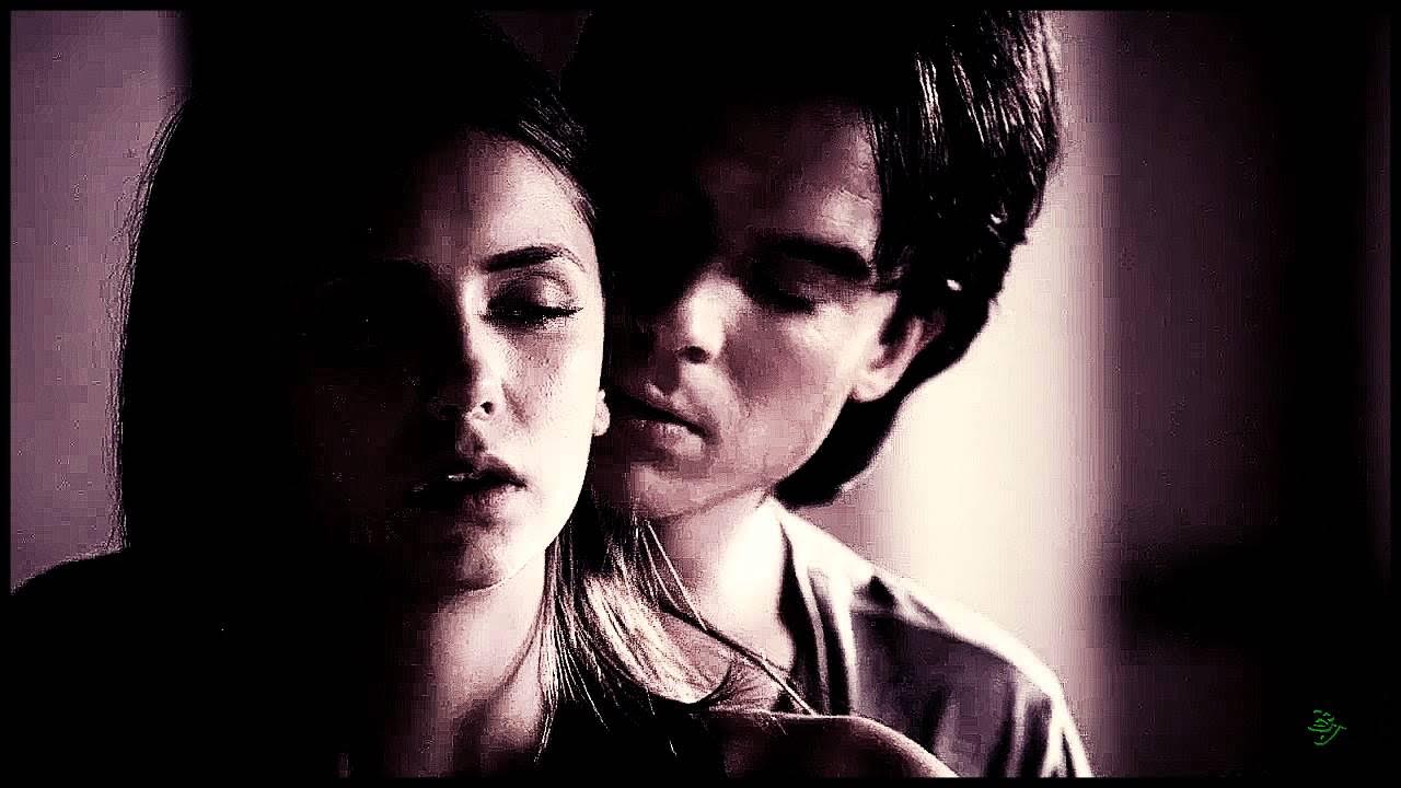 Деймон и лейна. Деймон и лейна. Кольцо дэймон сальватор. Любовный треугольник. Кристалл дэймона.