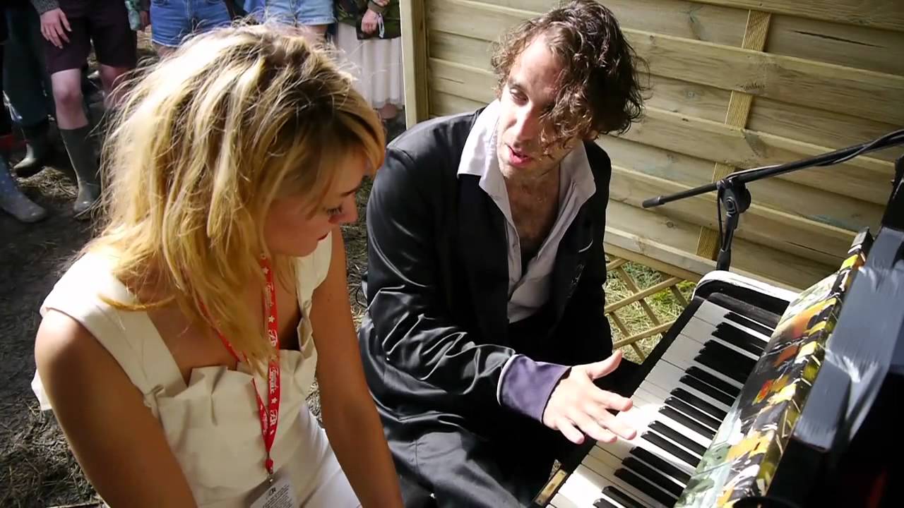 Chilly Gonzales gives Drowned in Sound a Piano Lesson