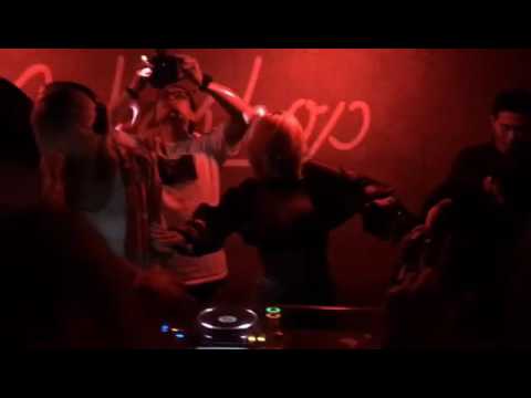 160602 CL & GD dancing Hello Bitches at the party