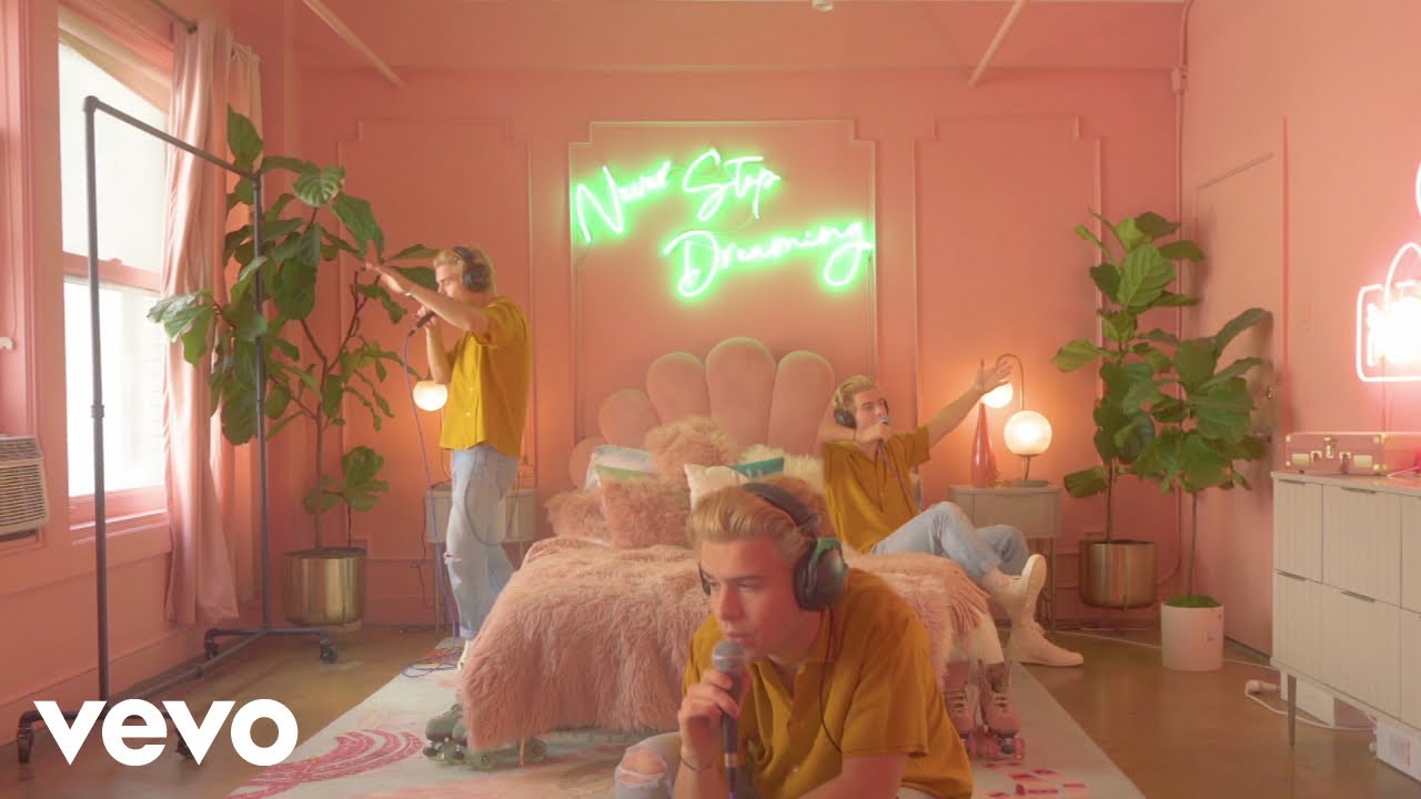 Rence - Strawberry Blonde (Official Visualizer)