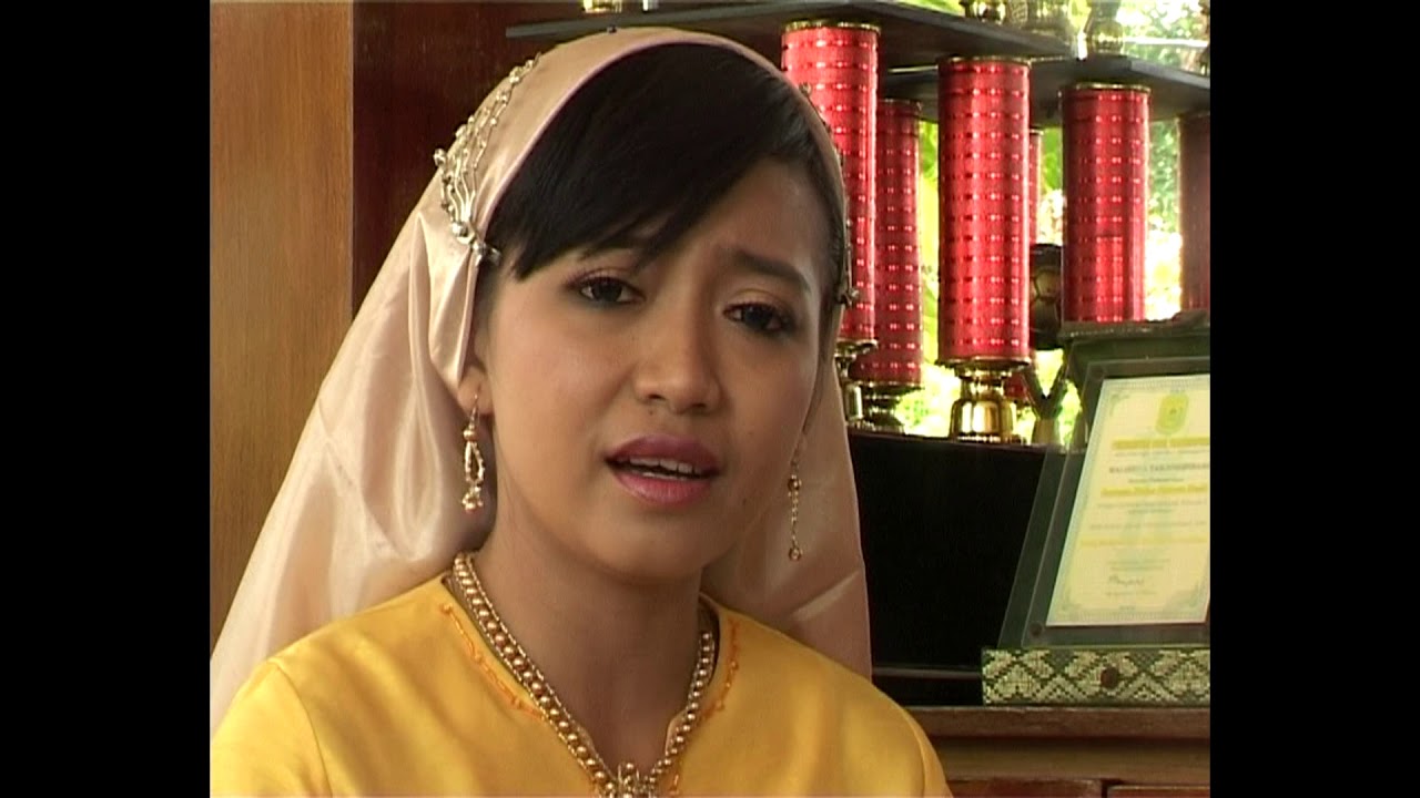 GURINDAM 12 VERSI ASLI PULAU PENYENGAT. 