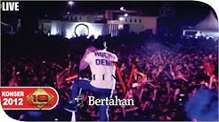Five Minute - Bertahan [ Live Konser ] at Banyuwangi 6 Oktober 2012  - Durasi: 4:33. 