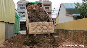 Full Video Project, First Operator Skills Mini Dozer, Pushing The Hround In Front Of The House