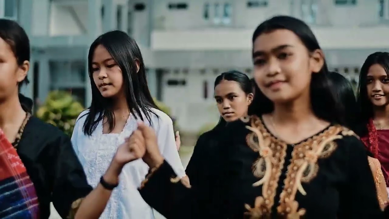 SEMARAK HUT RI KE 77 SMP YPPK SANTO BERNARDUS OLEH SANGGAR DIAN CENDRAWASIH