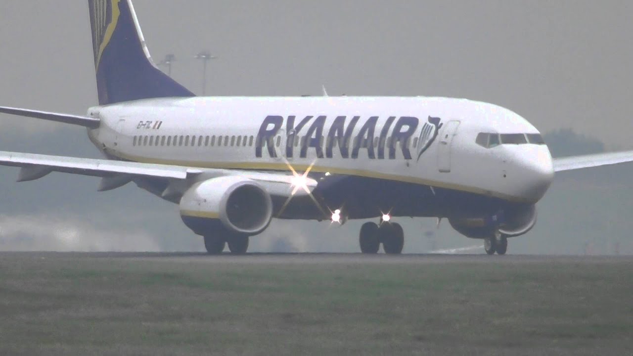 Plane spotting Ryanair ELDPH  takesoff London Stansted Airport 20Jan16 1258p 2 seville etc