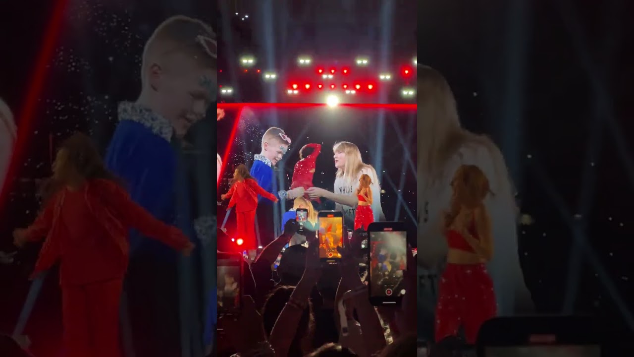 Taylor Swift 22 Hat live Sydney Feb 24 2024 The Eras Tour 