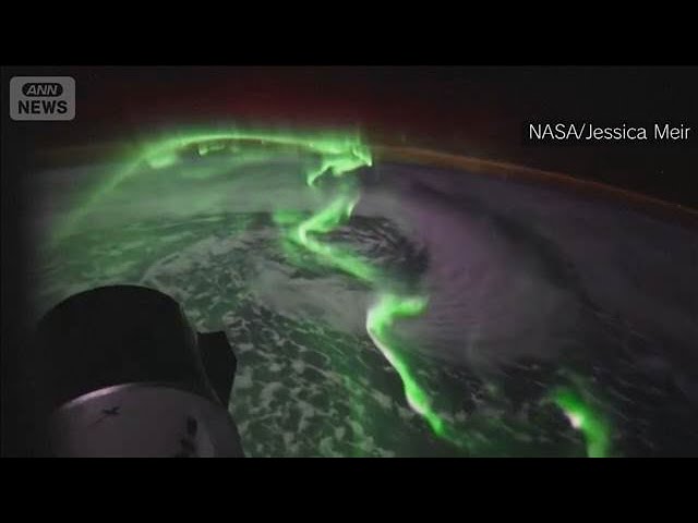 NASA Astronaut Captures Aurora from Space: 