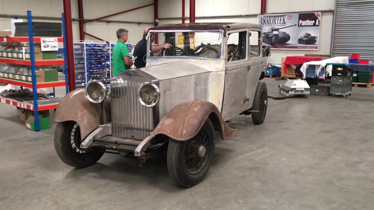 Elefant tank towing a pre-war Rolls Royce