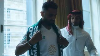 #صور .. نادي الأهلي السعودي يقدم لاعبه الجديد قائد المنتخب الوطني رياض محرز مع القميص الخاص