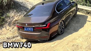 Bumper scrapped! Uncle drives a BMW740 to climb a hill, it's too thrilling! !