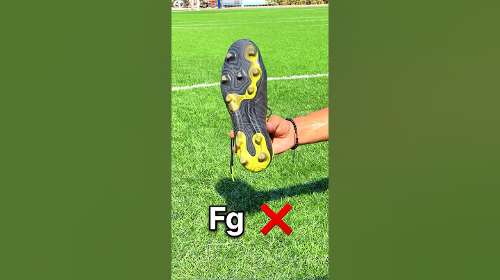 الحذاء المناسب علي الملاعب الصناعي ⚽️🙅🏻‍♂️❌ #odey_amin #football #العبها_صح #shorts