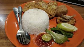 《'26.Okt.05》🇮🇩🏨🍽️🧕 '#NasiTempong' (makan malam #lezatku) sudah siap disajikan. #BaleOcasaByBehomy. #Tangerang. 😋😋😋