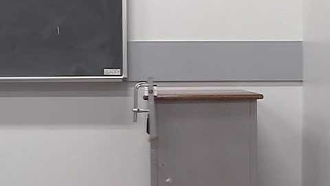 Chaotic motion of a double pendulum / 2重振り子のカオス的な運動：実写版動画