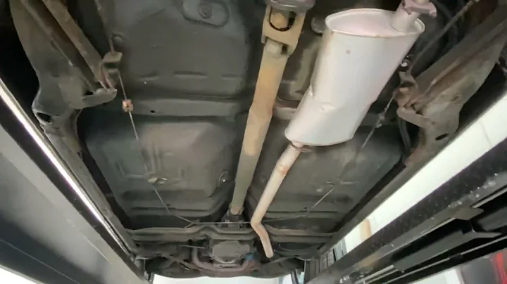 1971 Oldsmobile Delta 88 under carriage