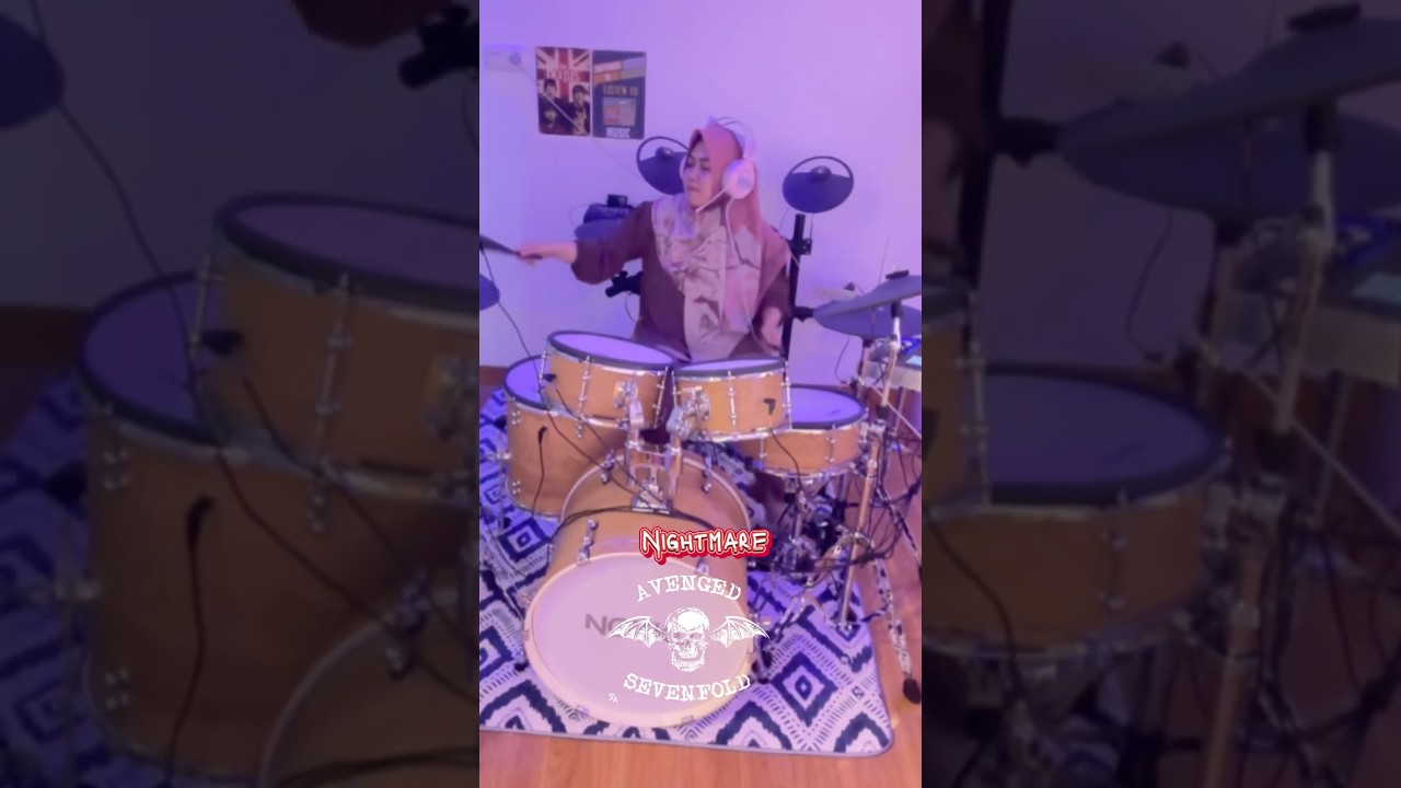 Ketika para ibu lain sibuk nonton drakoBundo ini malah nonton tutorial double pedal! 