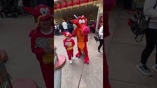 STUNNED Disney Mascot Gives Boy SPECIAL Moment🥹 #shorts #disney (@pbandjellyjenn)