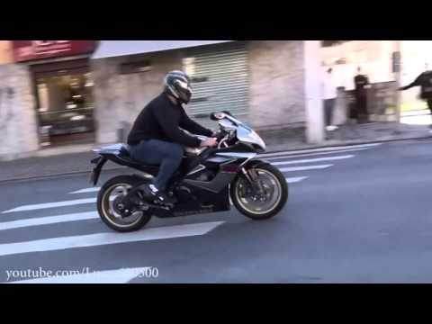 Motos esportivas acelerando