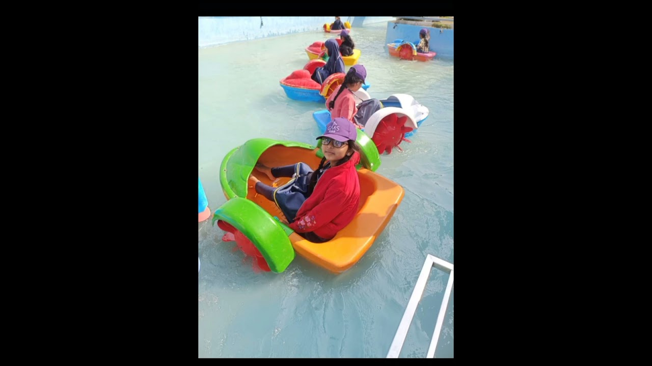 Smiles. Laughter and little adventures and big memories 😍.  #daisydalefarmpark #funday#primarykids.
