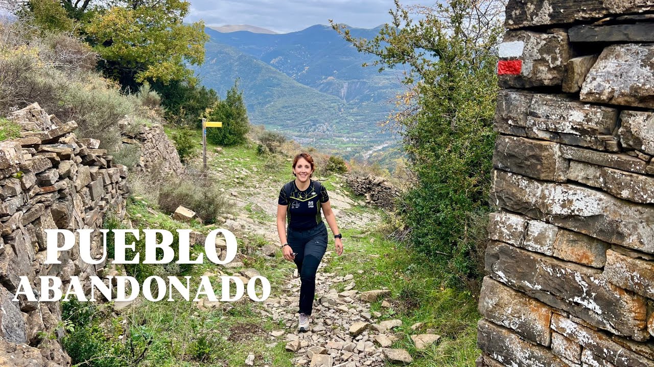 ENCUENTRO UN PUEBLO ABANDONADO EN LAS MONTAÑAS DE HUESCA.