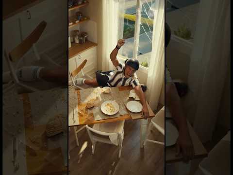 Video CRISTIANO RONALDO SUL MONOPATTINO FA IL FENOMENO… POI VOLA