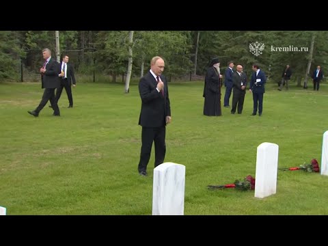 Vladimir Putin lays flowers on graves of Soviet soldiers in Alaska