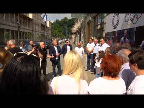 ტოკიოს ოლიმპიურ თამაშებში  მონაწილე ოლიმპიელების ბანერის გახსნა